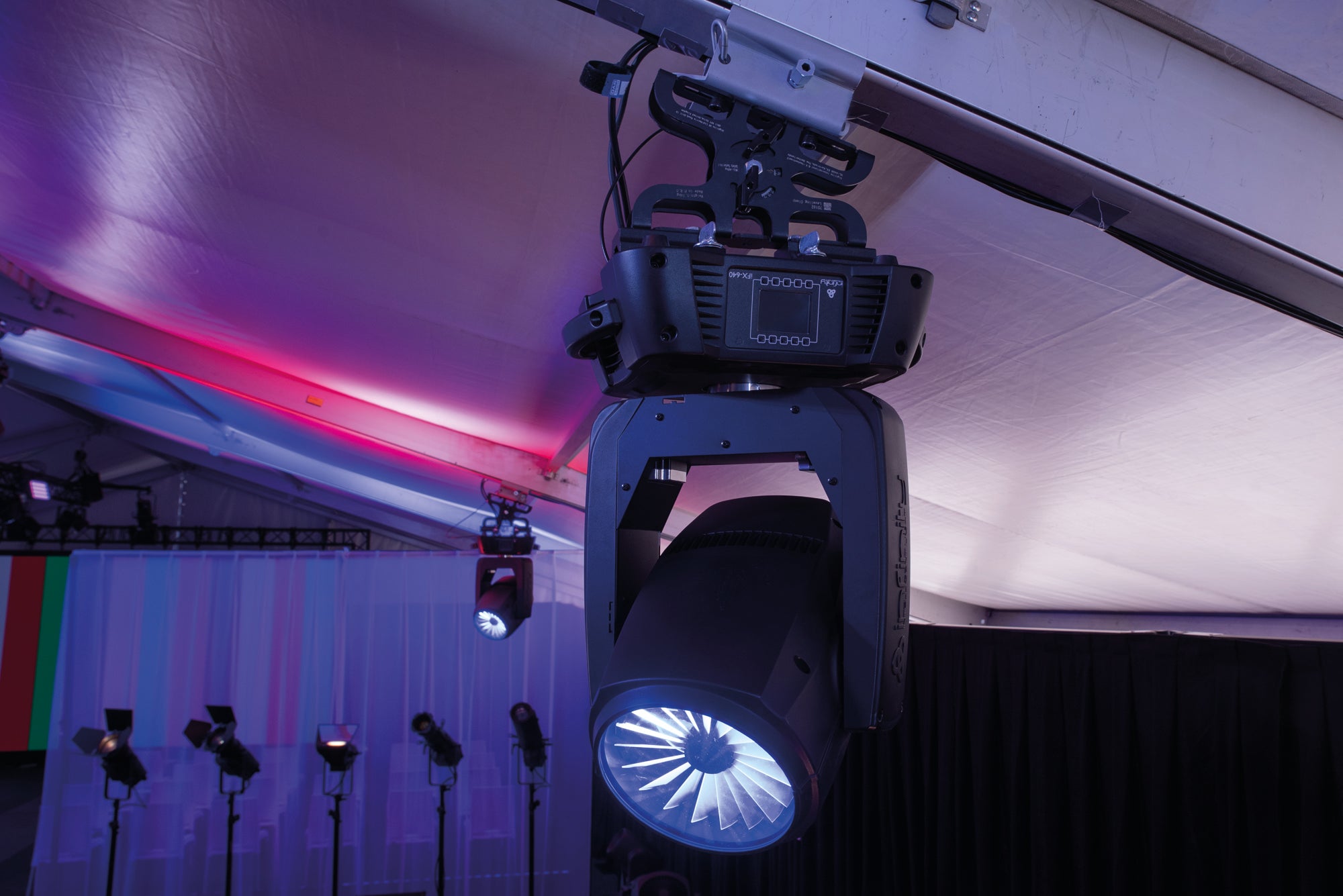 SHOWGEAR Levelling Clamp - Silver