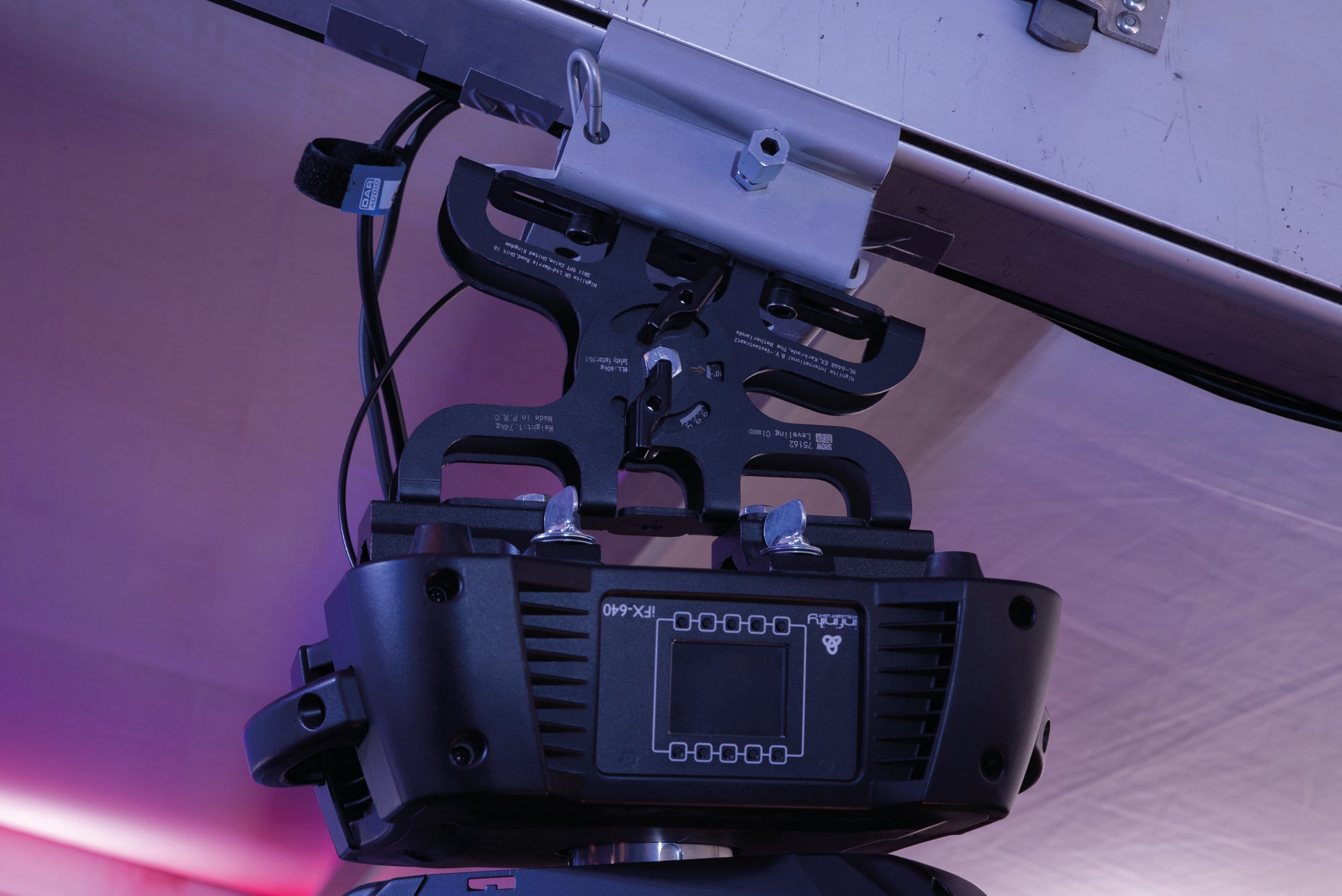 SHOWGEAR Levelling Clamp - Silver