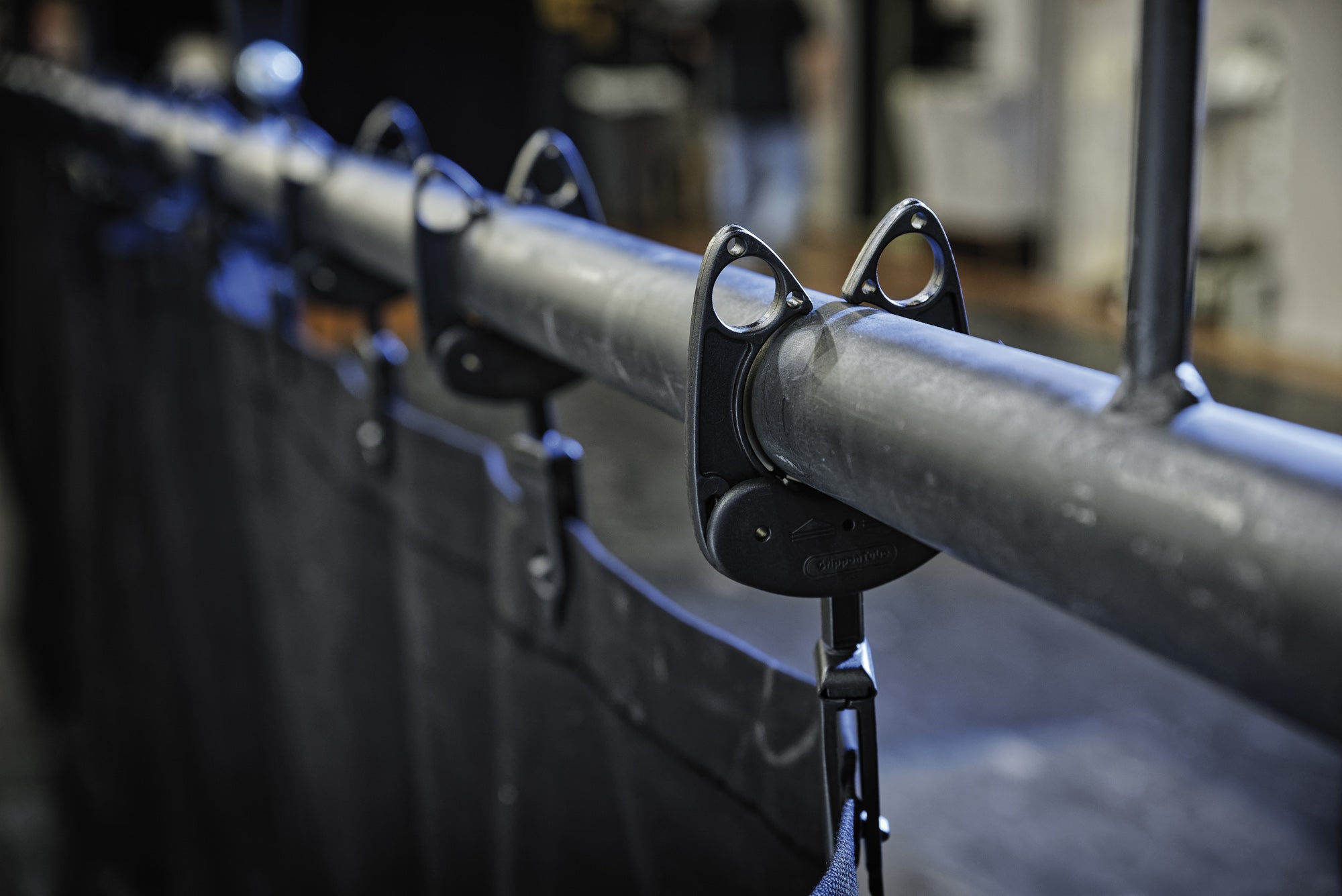 SHOWGEAR Grippon Tube Curtain Clamp Per tubi da 32 - 51 mm