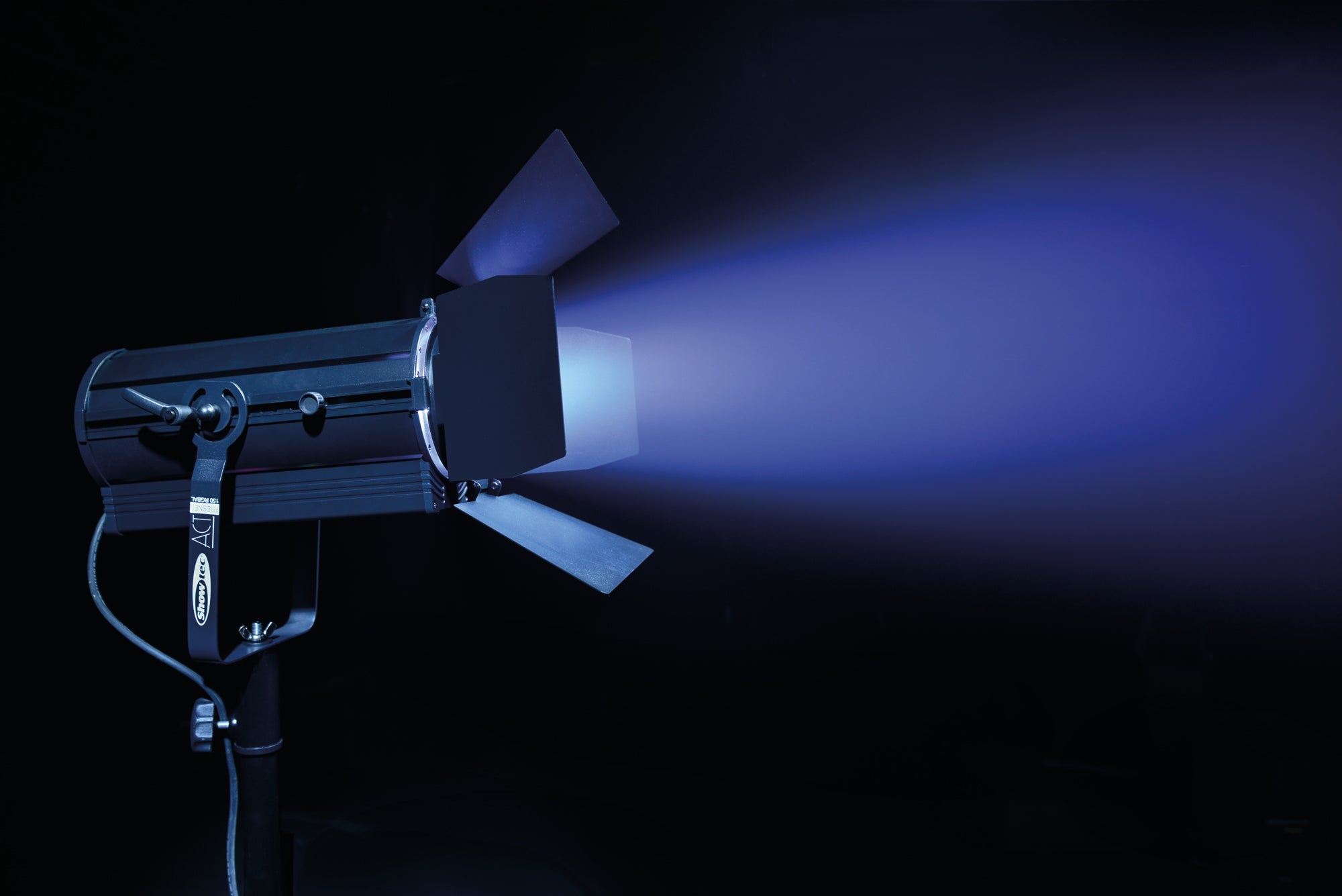 SHOWTEC ACT Fresnel 150 RGBAL