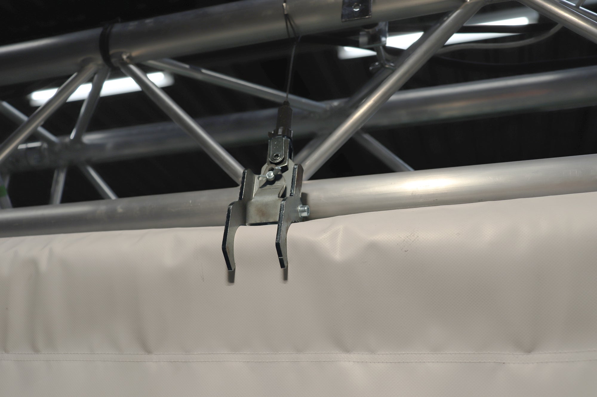 SHOWGEAR Banner Clamp for 50 mm tube