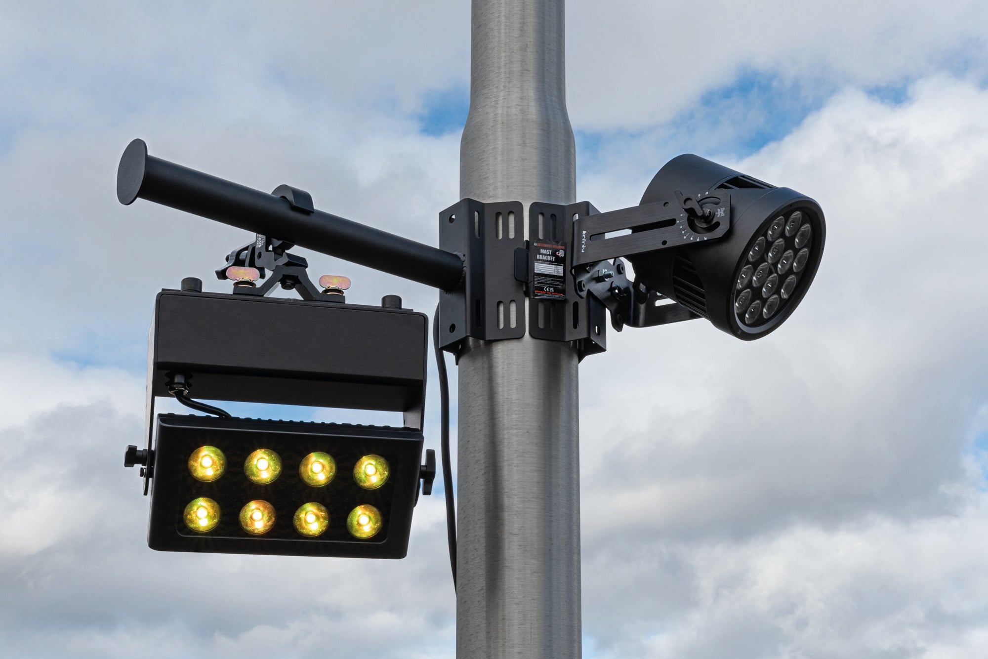 SHOWGEAR Mast & Pole Mounting Bracket
